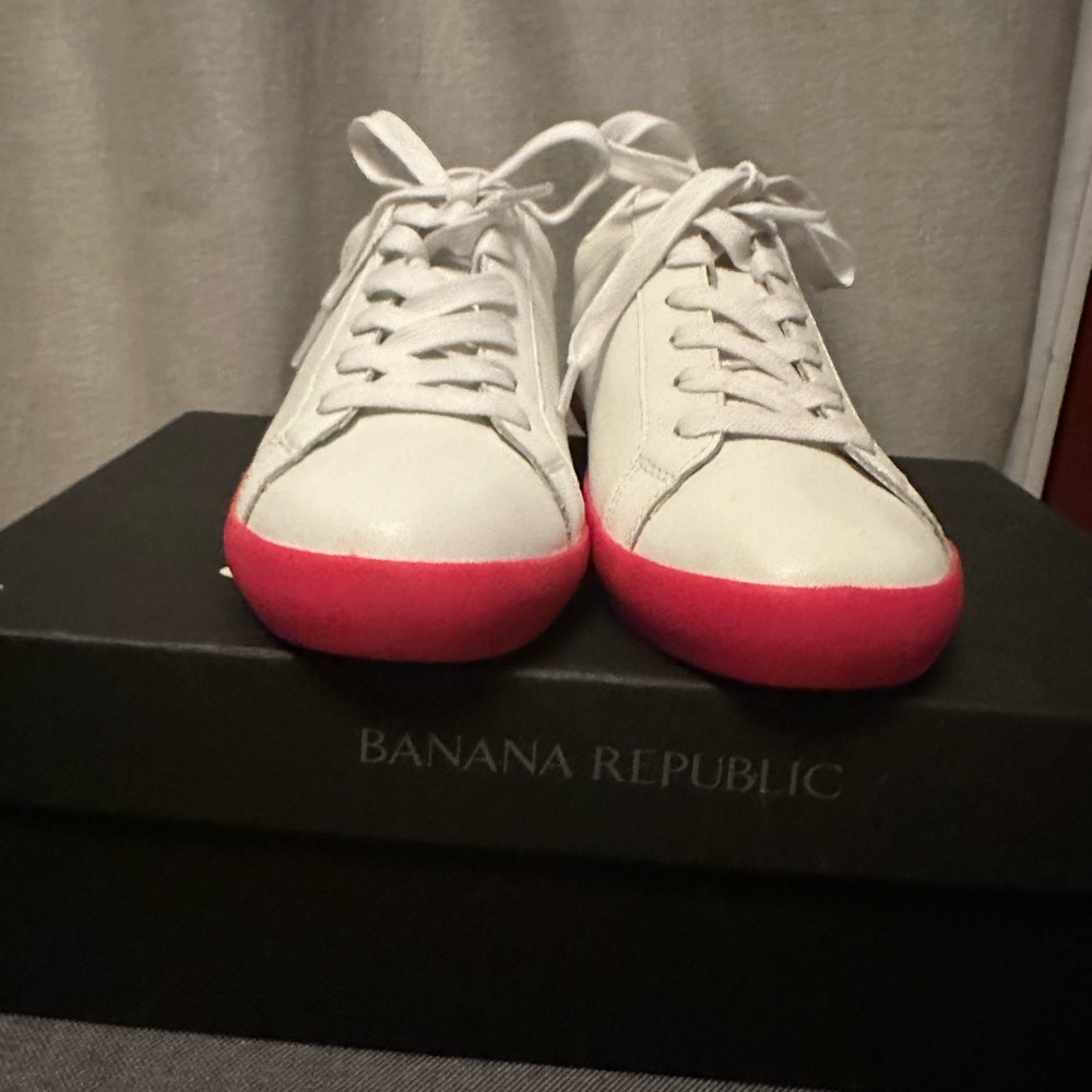 Banana  Republic - BRAND NEW, NEVER WORN - white and neon pink sneakers